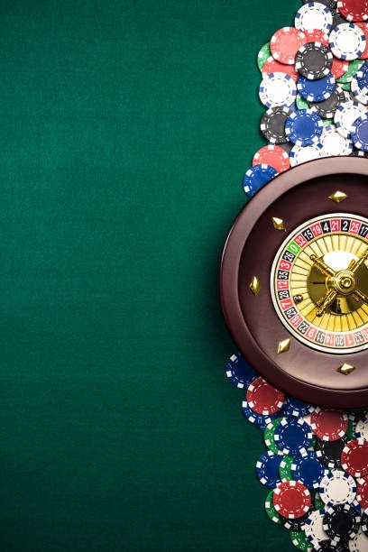 Payout table showing hand rankings and odds on okta