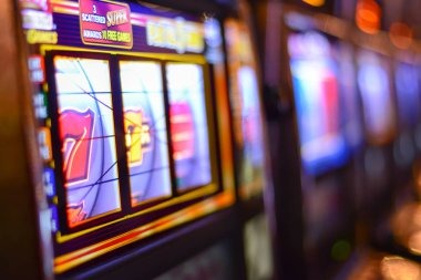 okta mobile interface showing Togel 2D draw schedules and payout structure
